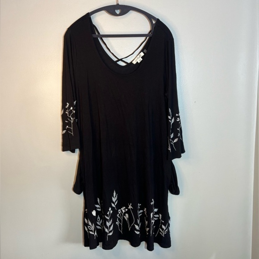 Simply Noelle long sleeve dress - black and white floral, scoop neck, size S/M